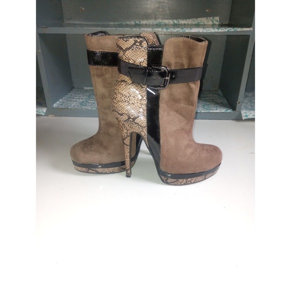 Call‎ it spring heels - Picture 2 of 5